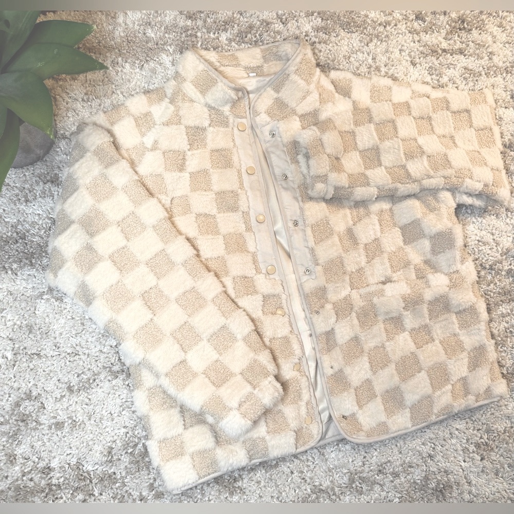 NWOT Checkered Sherpa Jacket Women’s Oversized Fleece White Tan Checker Coat - Picture 7 of 14